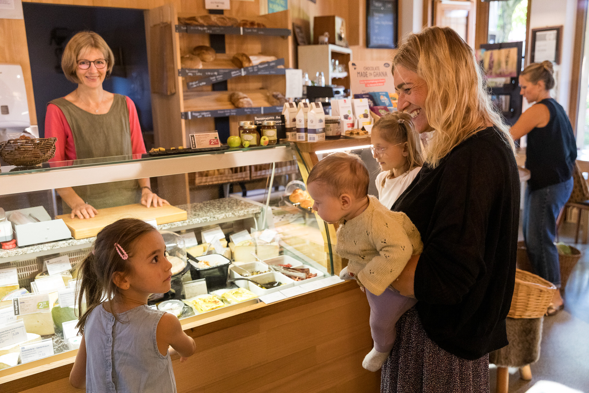 Samhof Biomarkt Käsetheke Ein Blick in den Samhof Biomarkt in Wolfegg